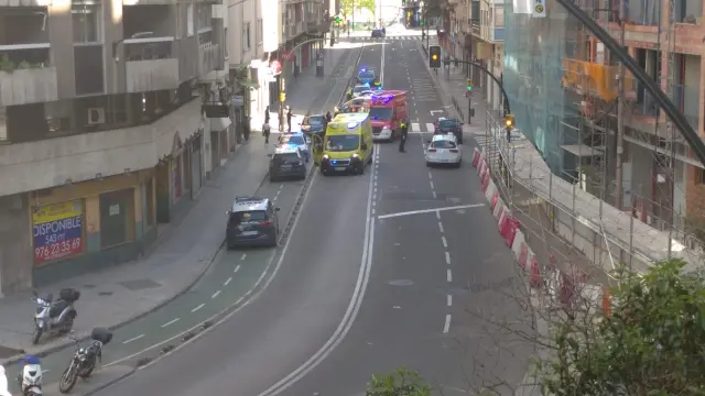 Dos heridos leves en un accidente entre un turismo y dos motocicletas en Zaragoza