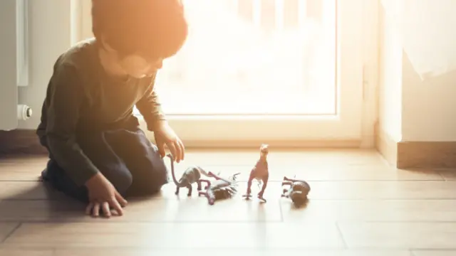 A los más pequeños les fascina que los dinosaurios protagonicen sus juegos.