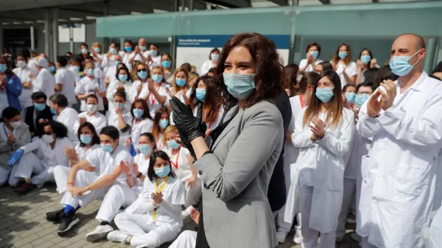 Isabel Díaz Ayuso asiste al acto de cierre del hospital de campaña del recinto ferial de Ifema este viernes.