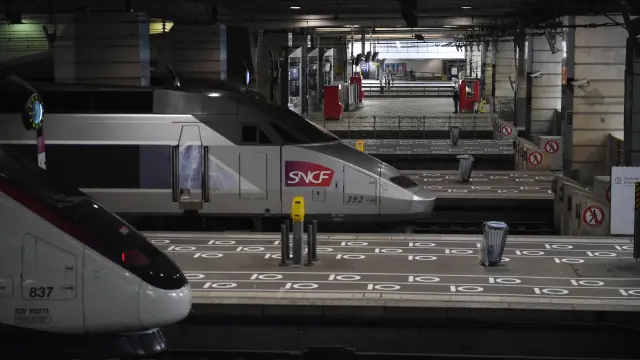 Paris train stations during coronavirus pandemic
