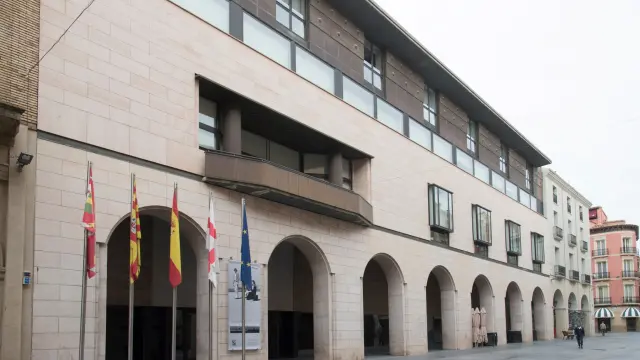 Edificio de la Diputación Provincial de Huesca, en el centro de la capital oscense.