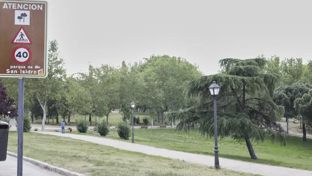 Ambiente en el parque de San Isidro, uno de los parques abiertos en la capital para evitar las aglomeraciones durante la desescalada ante el Covid-19