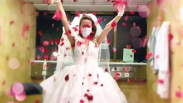 La sorpresa que recibió una enfermera aragonesa el día de su boda en el hospital de Barcelona