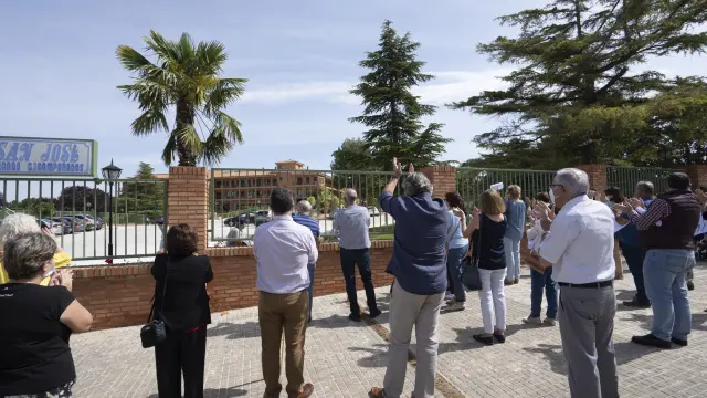 Manifestación en apoyo a las monjas de la residencia de San José en Teruel tras a crisis del covid-19
