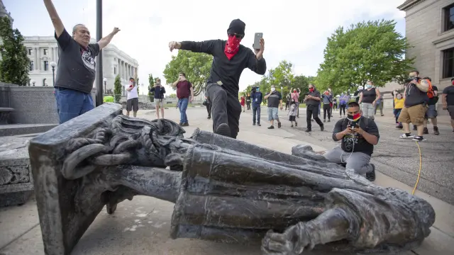 Vandalismo contra estatuas de Colón en EE. UU.