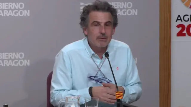 El director general de Salud Pública del Gobierno de Aragón, Javier Falo, en rueda de prensa.