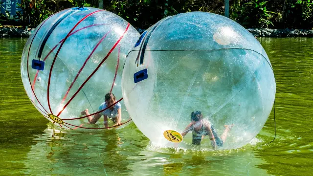 El roller ball water es un entretenimiento activo para toda la familia.
