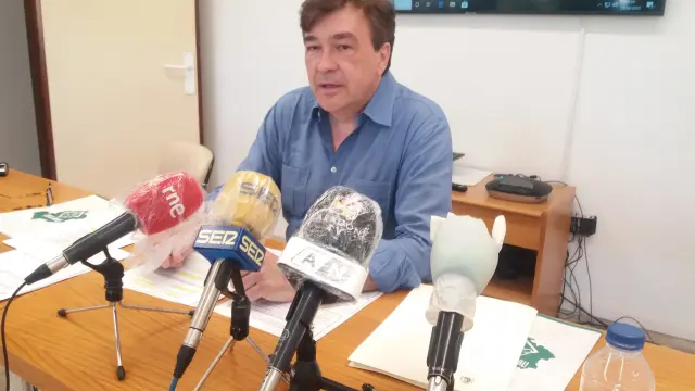 El diputado de Teruel ·Existe, Tomás Guitarte, en la rueda de prensa ofrecida en la sede de la agrupación de electores.