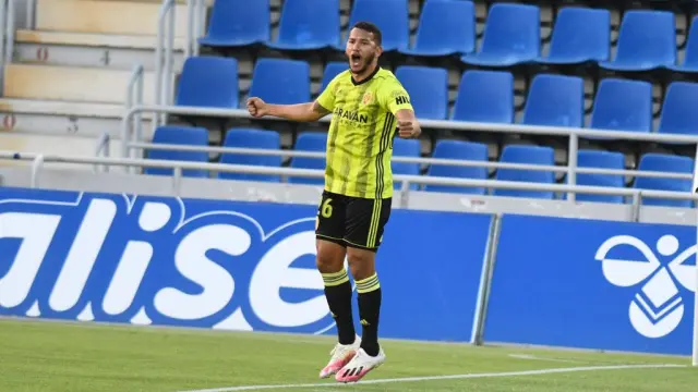 Lus Suárez celebra el primer gol en el partido Tenerife-Real Zaragoza, en el Heliodoro Rodríguez López
