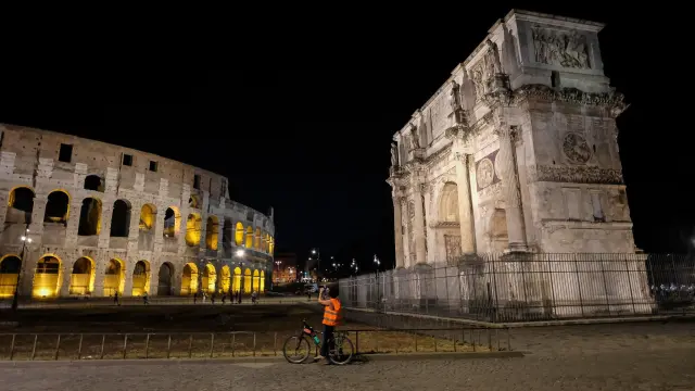 Nueva iluminación del Arco de Constantino en Roma