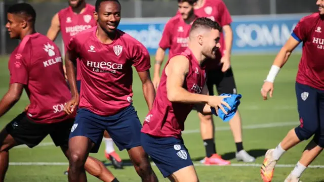 Los rostros de felicidad fueron generalizados en el último entrenamiento del Huesca.