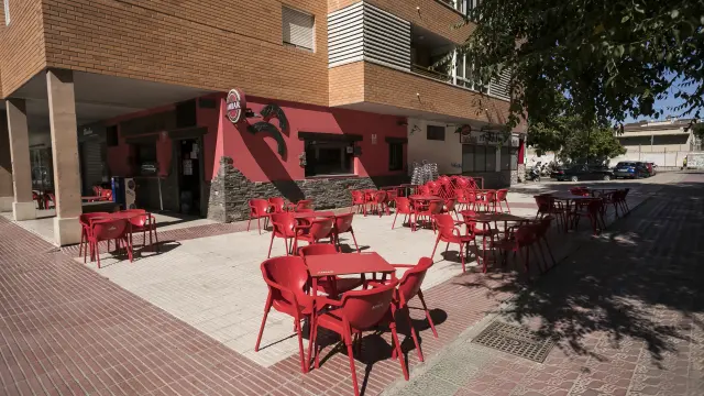 El altercado se produjo en esta terraza situada junto a la avenida de Salvador Allende de Zaragoza.
