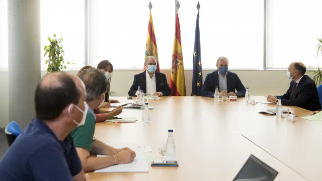 Un momento de la reunión entre la DGA, el Ayuntamiento de Zaragoza y la Subdelegación del Gobierno.