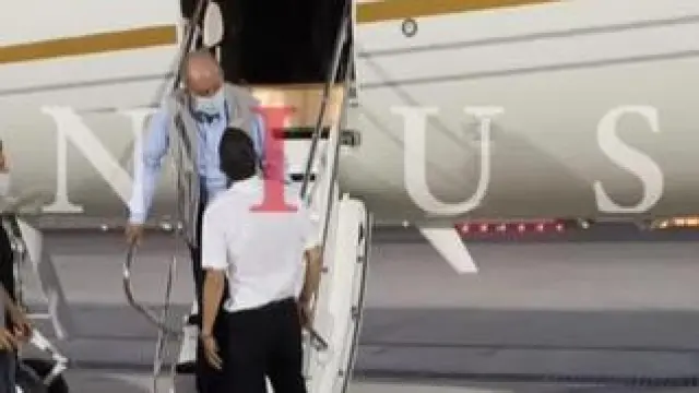 El Rey emérito aterrizó en la capital de Los Emiratos Árabes Unidos este lunes. La imagen zanja las especulaciones de toda esta semana sobre su paradero