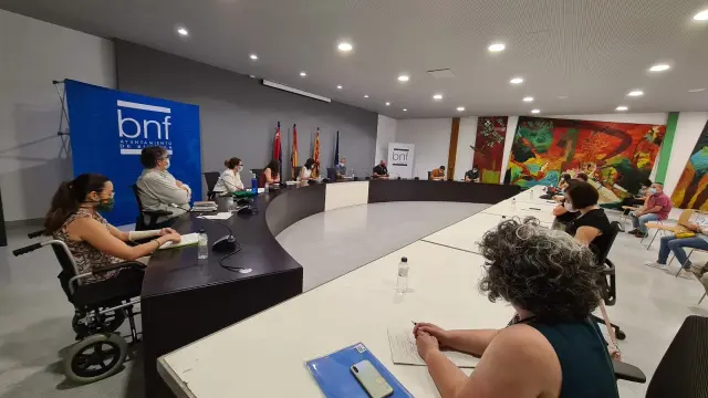 Imagen de la sesión extraordinaria del pleno del Ayuntamiento de Binéfar.