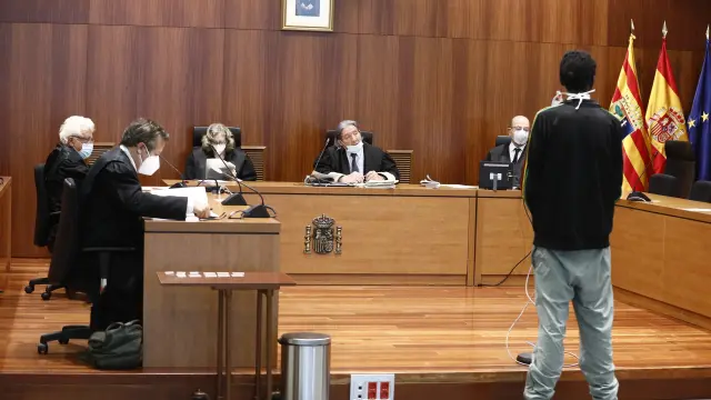 El acusado de agersión sexual, ayer en el juicio en la Audiencia Provincial de Zaragoza.