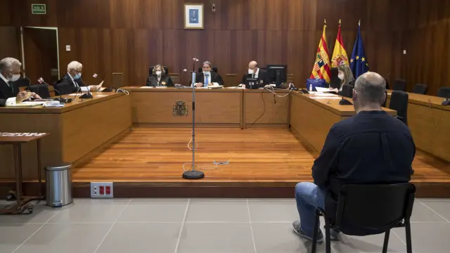 El acusado de la agresión sexual, ayer en el juicio en la Audiencia de Zaragoza.