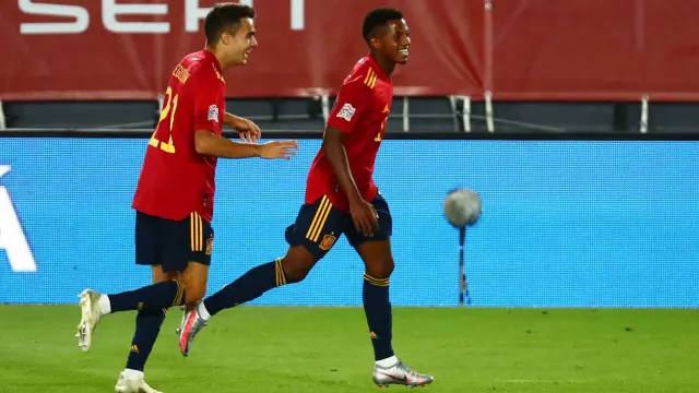 Ansu Fati celebra el gol que marcó en el choque entre España y Ucrania