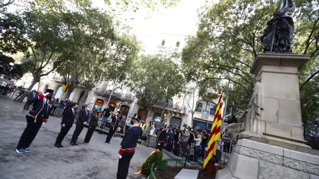 El presidente de la Generalitat, Quim Torra, durante la ofrenda floral a Casanova.