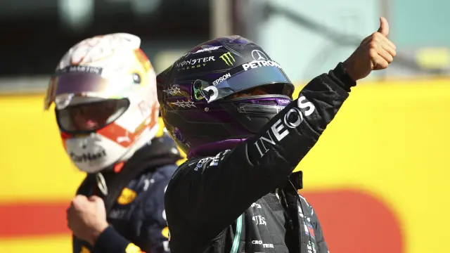 Hamilton celebra la 'pole' en el Gran Premio de la Toscana