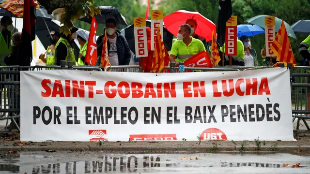 Protesta en Barcelona contra el cierre de la planta tarraconense de Saint-Gobain, el pasado 9 de septiembre.