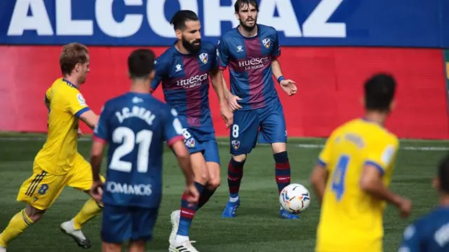 Siovas debutó con la SD Huesca ante el Cádiz