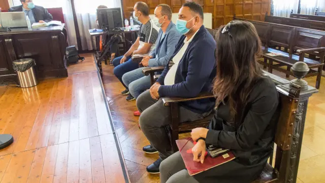 Los cuatro acusados, durante la primera sesión del juicio por el crimen de La Magdalena en Zaragoza.