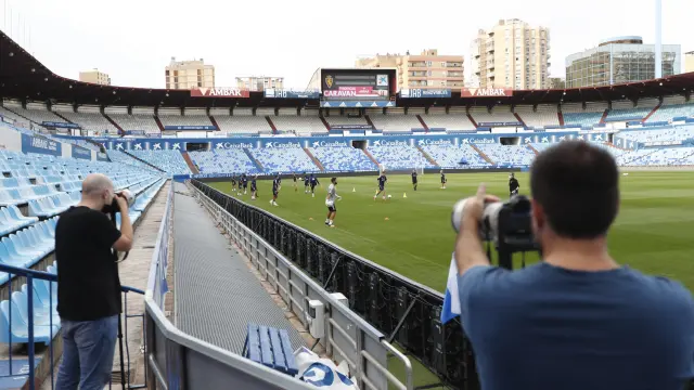 Entrenamiento del Real Zaragoza en La Romareda antes de jugar contra Las Palmas