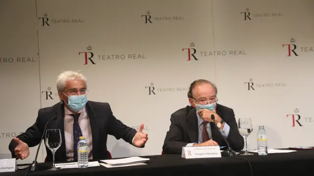 El director general del Teatro Real, Ignacio García-Belenguer Laita, y el presidente, Gregorio Marañón y Bertrán de Lis, durante su comparecencia tras la suspensión de una función.