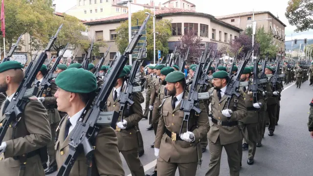 El regimiento Galicia, un desfile en Jaca.