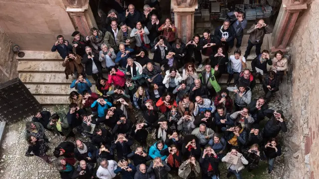 Foto de grupo de los participantes en el Seminario de Fotografía de Albarracín en una edición anterior.