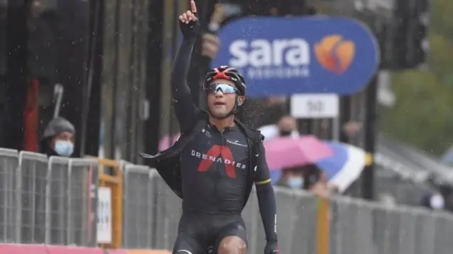 El ciclista ecuatoriano Jhonatan Narváez (Ineos Grenadiers), ganador de la etapa 12 del Giro de Italia 2020