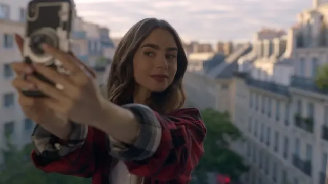 Un fotograma del primer capítulo de la serie de Netflix 'Emily in Paris'.