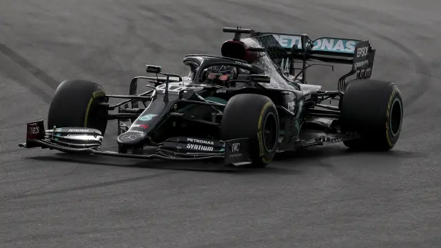 Hamilton durante la carrera en el Algarve.