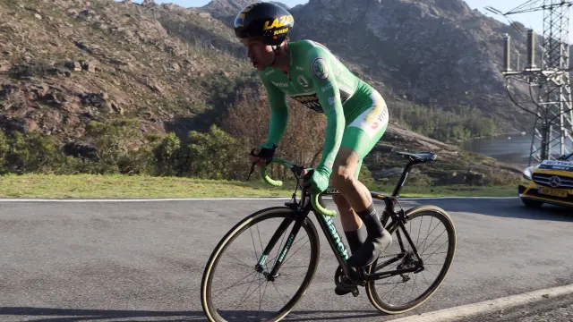 El esloveno Primoz Roglic (Jumbo-Visma), ganador en la contrarreloj con final el Mirador de Ézaro y nuevo líder de la Vuelta 2020