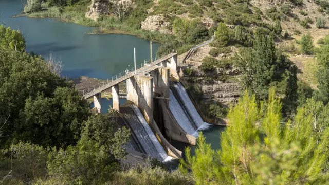 La concesión para el aprovechamiento hidroeléctrico que propicio la presa de los Toranes ha caducado.