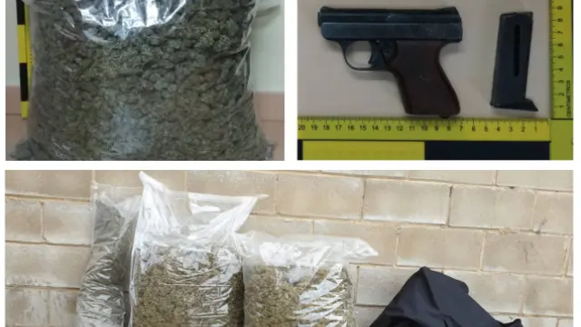 Armas y droga decomisadas tras un registro en Garrapinillos