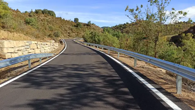 Estado en el que ha quedado la carretera entre Bernués y Javierrelatre.