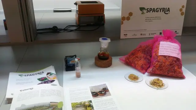 Pruebas de laboratorio del proyecto Spagyria con los extractos de las plantas aromáticas.