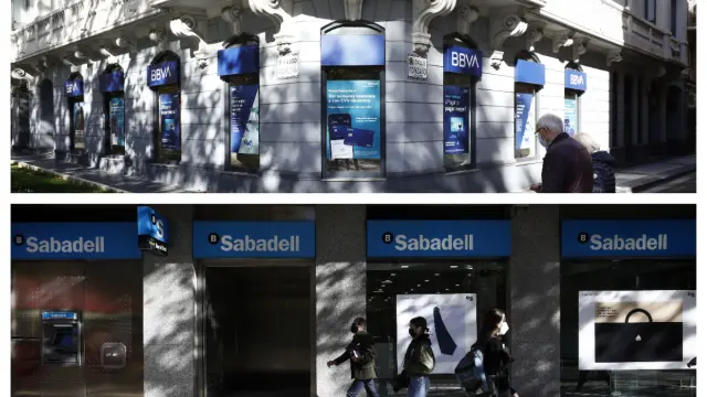 Oficinas de BBVA y el Banco Sabadell, en el paseo de Pamplona de Zaragoza.