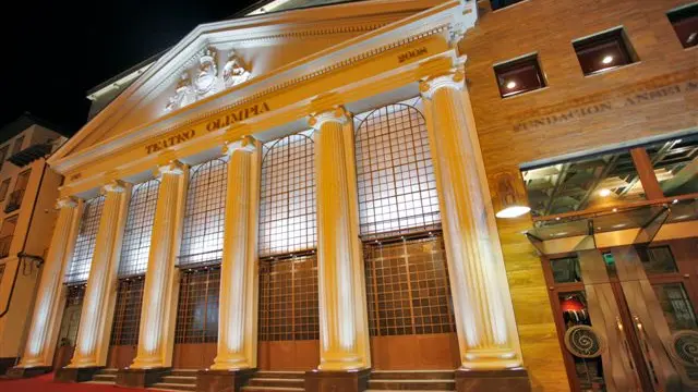 Fachada del Teatro Olimpia de Huesca, en el Coso Alto.