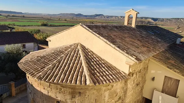 Obras de consolidación del tejado del templo románico desacralizado de Santa María de Magdalena