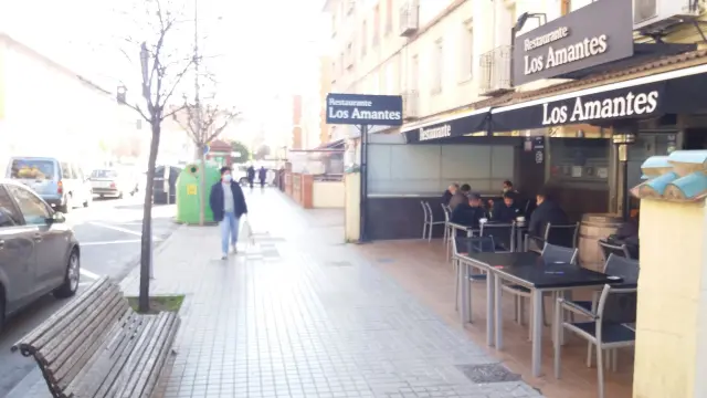 Terraza de un bar en la avenida de Sagunto de Teruel.