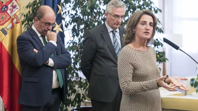 Teresa Ribera, en una visita a Aragón con el presidente Lambán y el consejero Olona.