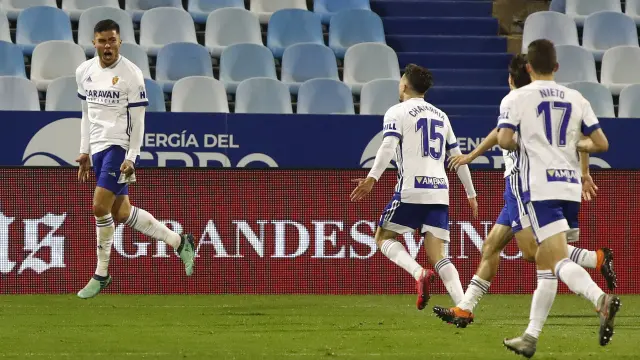 Golazo de Narváez, que firma el gol de la jornada del Real Zaragoza-Fuenlabrada con un taconazo precioso.