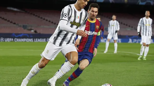 Soccer Football - Champions League - Group G - FC Barcelona v Juventus - Camp Nou, Barcelona, Spain - December 8, 2020 FC Barcelona's Lionel Messi in action with Juventus' Cristiano Ronaldo REUTERS/Albert Gea[[[REUTERS VOCENTO]]] SOCCER-CHAMPIONS-FCB-JUV/REPORT