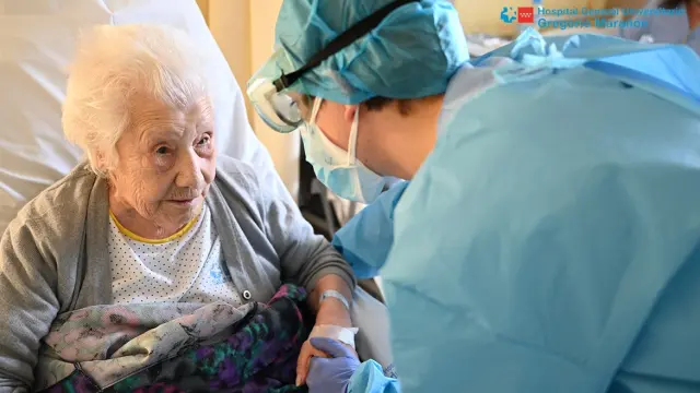 El Hospital Gregorio Marañón da el alta a una paciente con 104 años tras superar una neumonía por covid-19