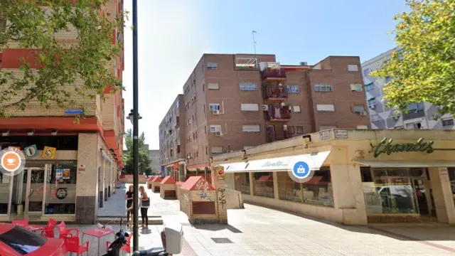Una imagen de la calle de Zaragoza en la que se ubica la vivienda donde dos mujeres se han agredido de madrugada.