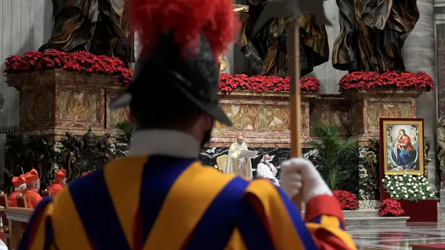 Un momento de la misa de Fin de Año en el Vaticano, oficiada por el cardenal Re.