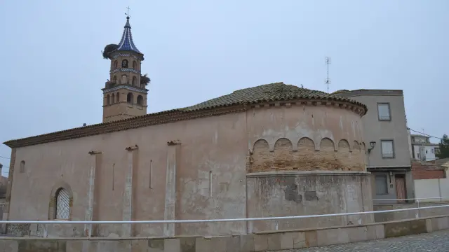 Los graves problemas de humedad son visibles en el exterior de la iglesia de San Antón